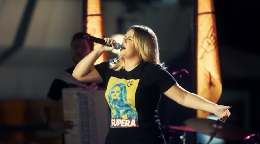 “Supera” de Marília Mendonça: “Supera” é um hino de empoderamento feminino que aborda a dor da separação de forma intensa e encorajadora “Supera” de Marília Mendonça: “Supera” é um hino de empoderamento feminino que aborda a dor da separação de forma intensa e encorajadora